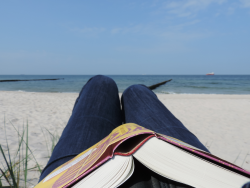 book-on-your-knees-reading-on-the-beach book-on-your-knees-reading-on-the-beach