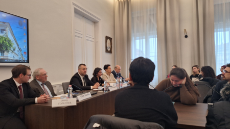 The opening day featured an English-language roundtable discussion of honorary and career consuls in the Faculty Council Hall